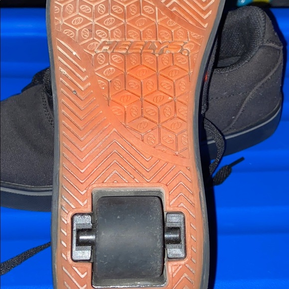 Heelys (Size 7 boys) - Picture 2 of 6